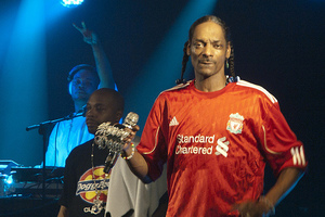 Snoop Dogg в футболке «Ливерпуля»
