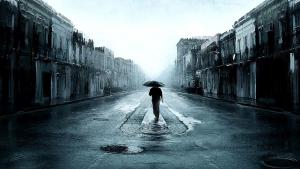 Одинокий человек в дождь Фото. © day.sibnet.ru