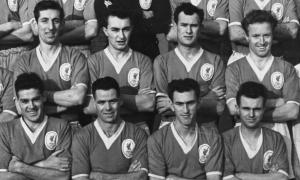 Фред Перри (второй ряд, второй слева) и партнёры по «Ливерпулю» (c) LiverpoolFC