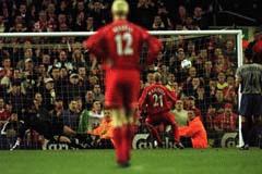 Гари Макаллистер забивает «Барселоне» (c) LiverpoolFC.tv
