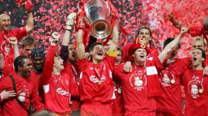 Игроки «Ливерпуля» празднуют победу в Стамбуле (c) LiverpoolFC.com