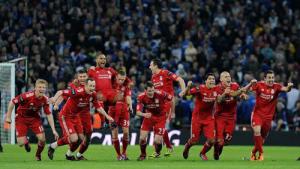 Игроки «Ливерпуля» празднуют победу в Кубке лиги (c) LiverpoolFC.tv