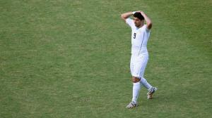 Луис Суарес в матче против Италии (c) FIFA.com