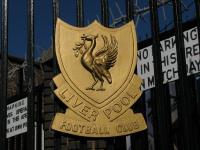 Герб «Ливерпуля» на воротах