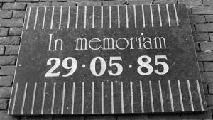 Мемориальная доска в память о трагедии на Эйзеле (с) pt.uefa.com