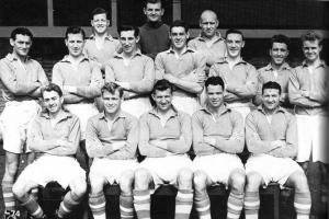 Команда «Ливерпуля» в сезоне 1953/1954  (c) LFC History