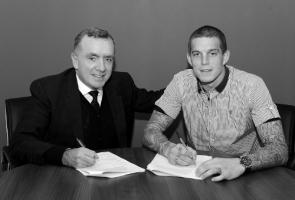 Даниэль Аггер подписывает новый контракт с клубом (c) LiverpoolFC.com