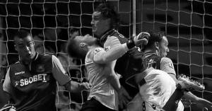 Энди Кэррол в матче за «Вест Хэм» против «Манчестер Юнайтед» (c) Football365