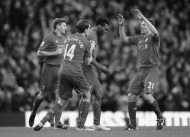 Игроки «Ливерпуля» поздравляют Дэниела Старриджа с забитым голом (с) LiverpoolFC