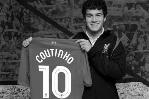 Филиппе Коутиньо с футболкой «Ливерпуля» (c) LiverpoolFC.com