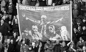 Фотография болельщиков «Ливерпуля» с баннером