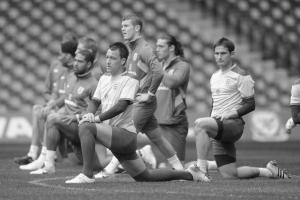 Фотография Энди Кэррола во время тренировки сборной Англии