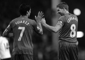 Луис Суарес и Стивен Джеррард (c) LiverpoolFC.com