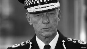 Комиссар полиции Бернард Хоган-Хоуи (c) BBC