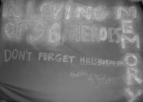 Баннер болельщиков «Фиорентины», посвящённый Хиллсборо (c) LiverpoolFC.tv